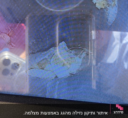 תצוגת מסך עם תמונה של צינור פגום